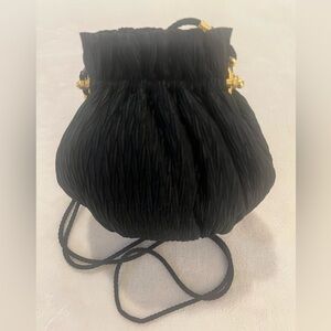 🩷 Whiting & Davis Black Ruched Satiny Crossbody Gold Hardware purse🩷